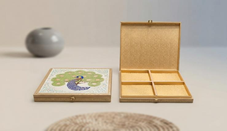 Moulded Box 10x10 Festive Gift Box (MOR PRINT)