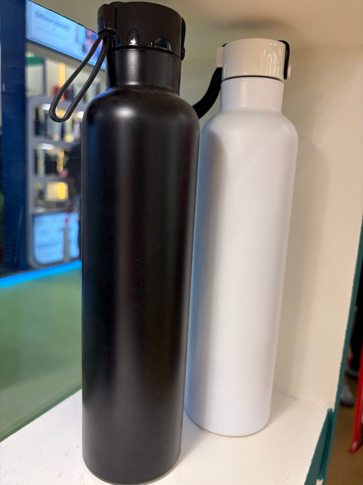 Tall Vacuum Bottle with Loop Handle Lid 750 ml – MGH 7009