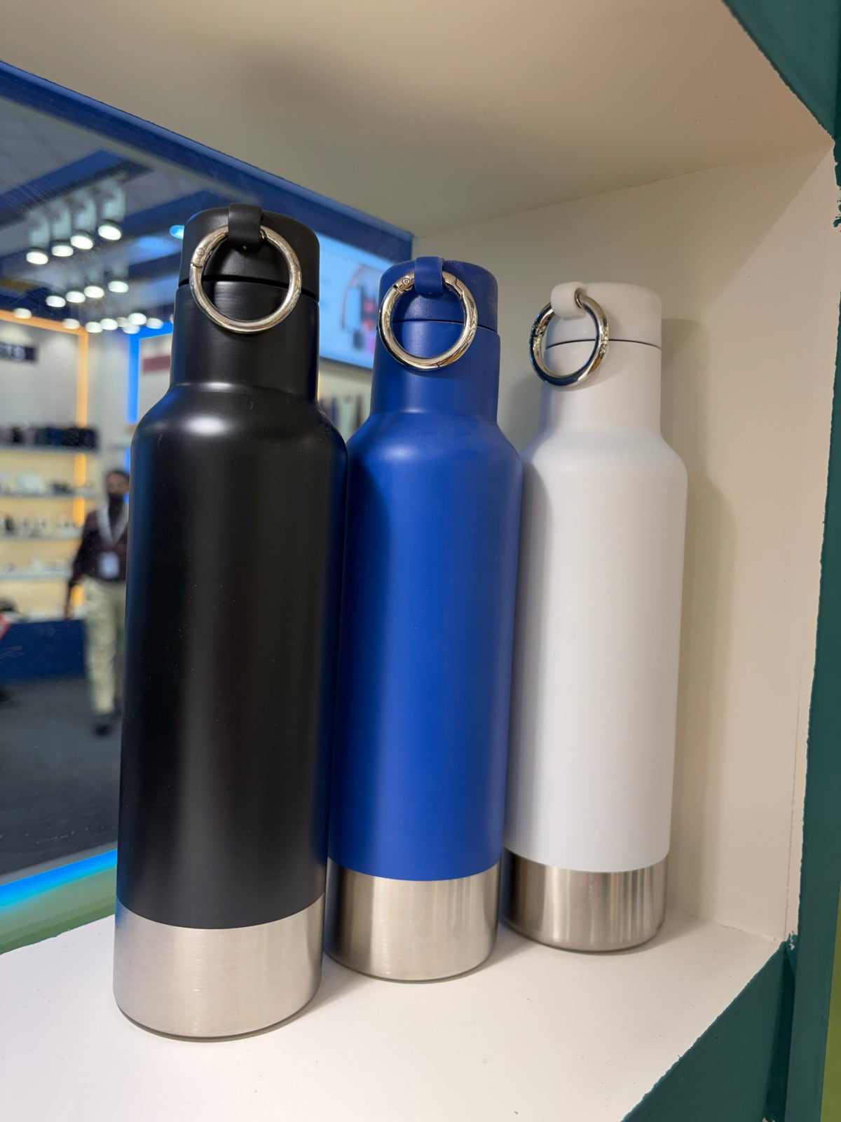 Steel Bottle with Carabiner Clip 1000 ml – MGH 2170
