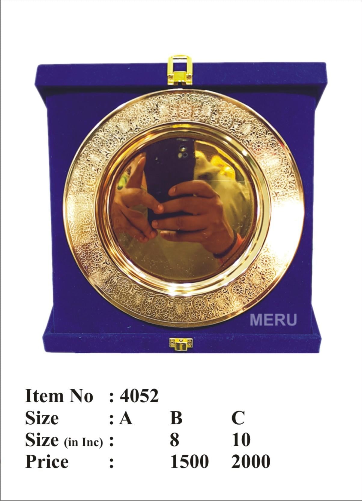 Gold Wooden Memento Trophy - Ideal for employee recognition awards.
