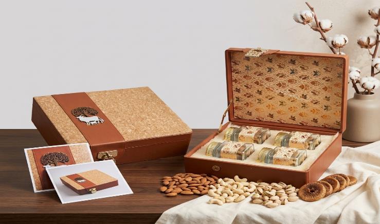 Royal Imperial Jar Series 4-Jar Dry Fruit Gift Box (PREMIUM 361)