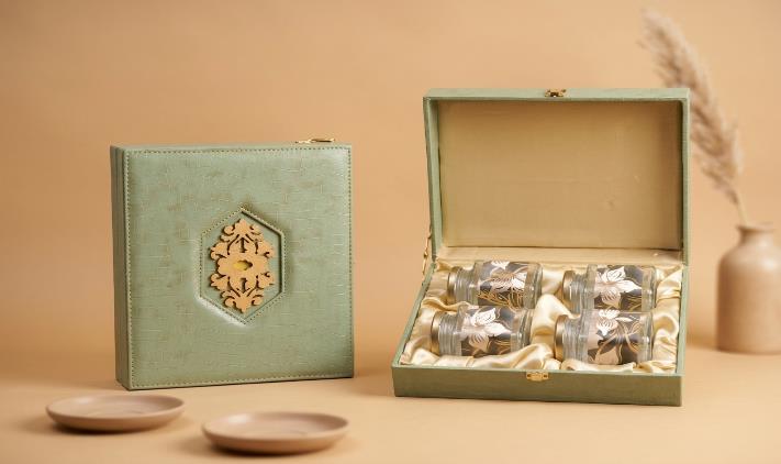 Royal Imperial Jar Series 4-Jar Dry Fruit Gift Box (072)