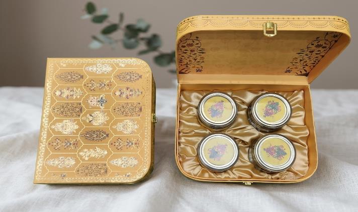 Royal Imperial Jar Series 4-Jar Dry Fruit Gift Box (JP 61)
