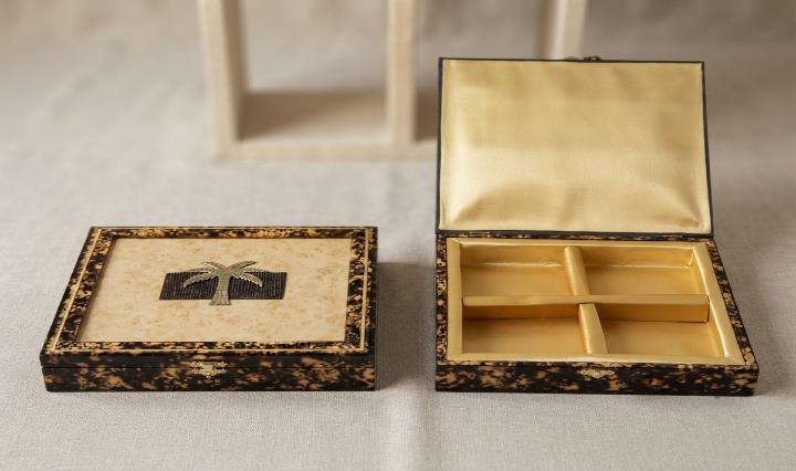 Moulded Box 10x10 Festive Gift Box (7878 – MOULDED BOX)