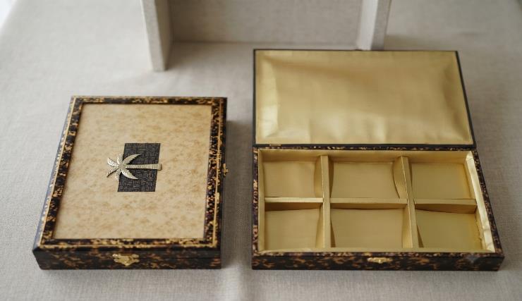 Moulded Box 11x16 Festive Gift Box (7878 – MOULDED BOX)