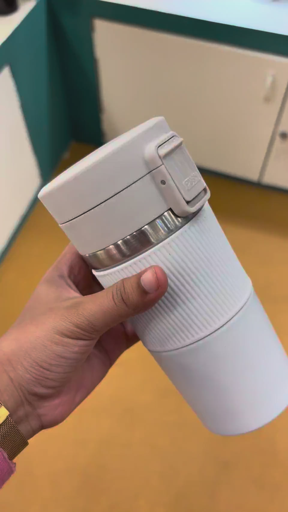 Bamboo Base Flip-Lid Travel Tumbler - White - real product video 2