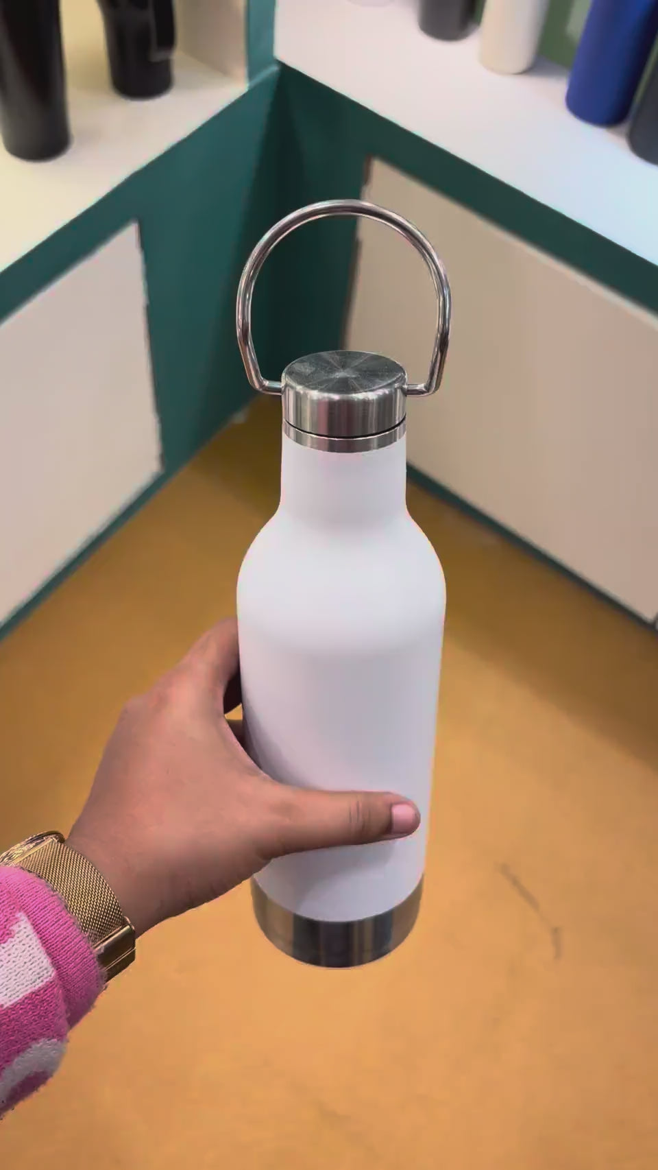 Vacuum Bottle with Carry Handle Lid and Gift Box 500 ml - White