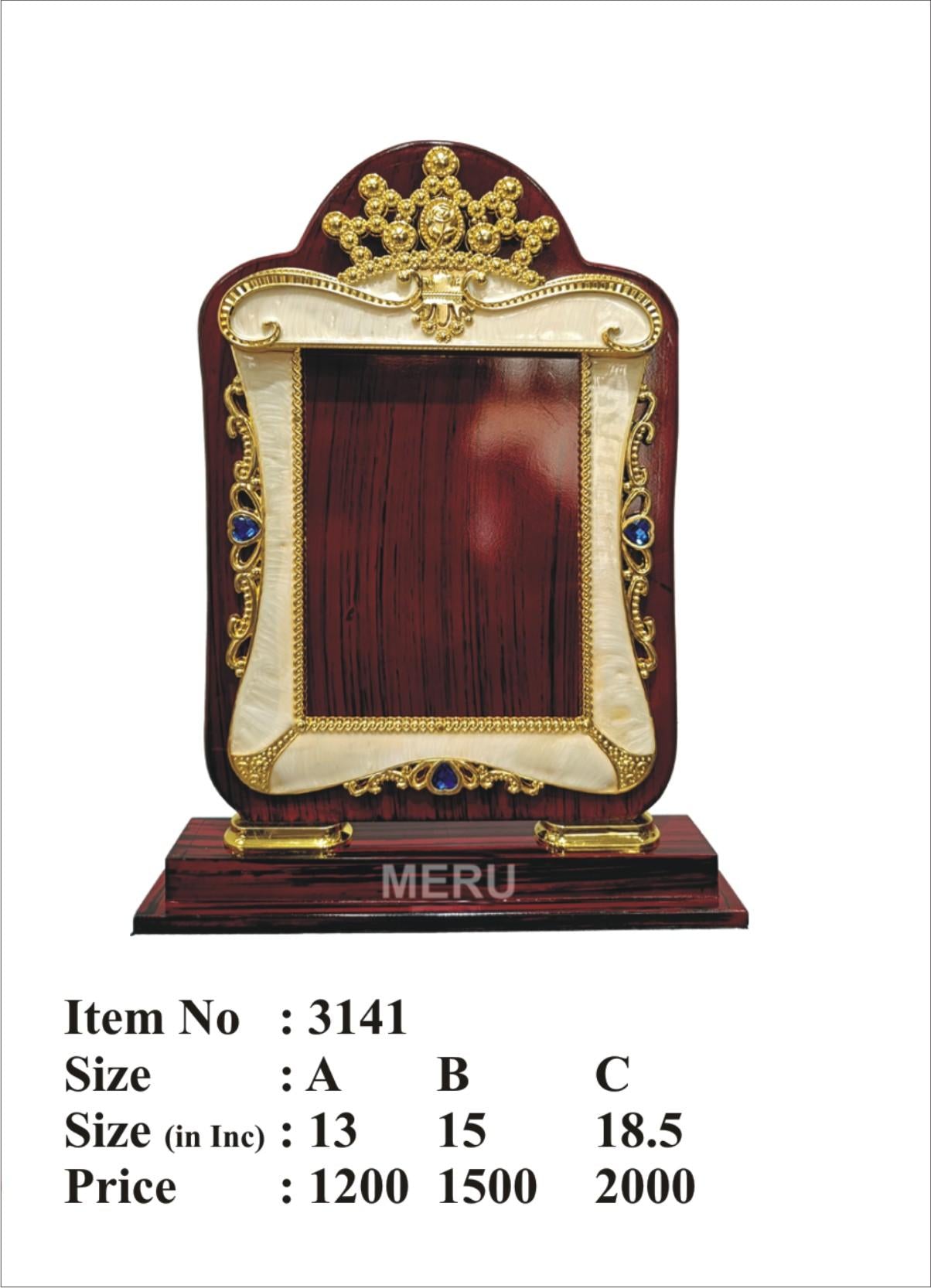 Elegant wooden memento trophy showcasing a classic design.
