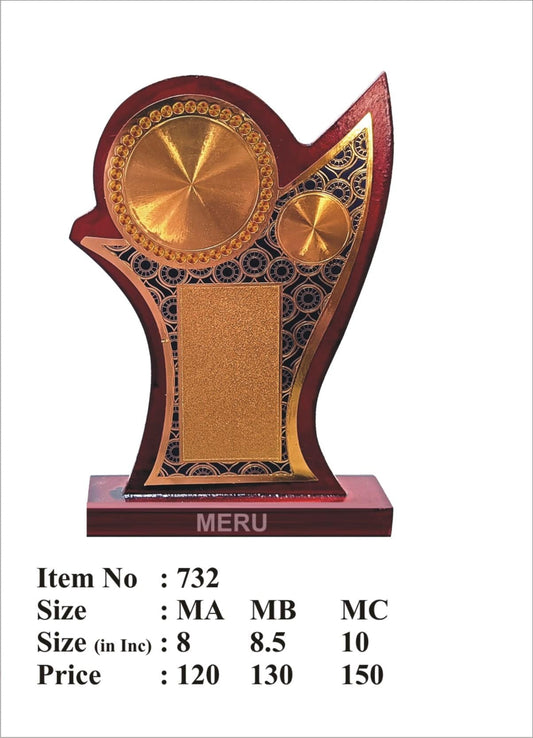 Custom wooden memento award with gold accents; ideal for corporate recognition.
