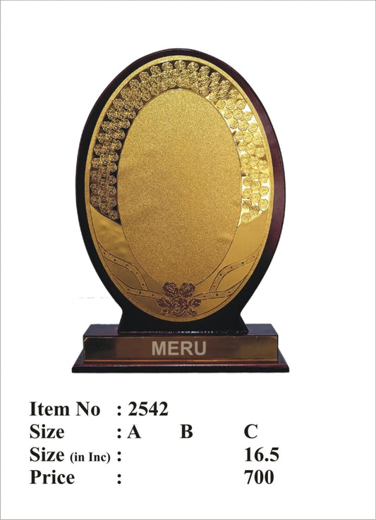 Elegant wooden memento award with gold accents; ideal for recognition.